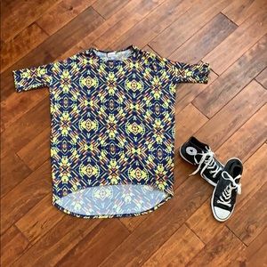 🌸 2/30 Geometric LulaRoe blouse 🌸